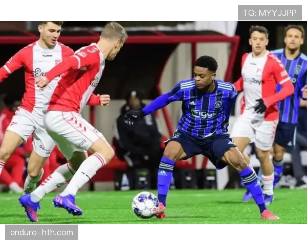 阿贾克斯定位球发威逆转取胜，球队状态强势回暖