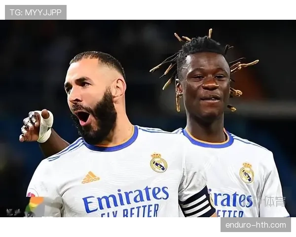 卡马文加与队友默契配合解析