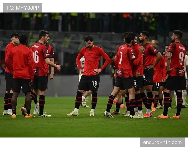 AC米兰控制力不足源自中场与边路脱节，当前阶段整体组织稳定性面临考验